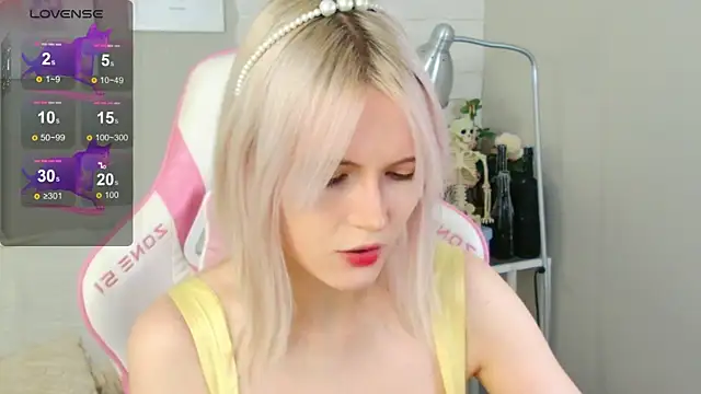 NellieLoyns online show from 10/25/25, 05:24