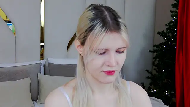 NellieLoyns online show from 12/16/25, 05:17