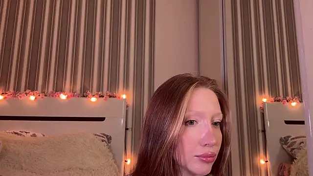 Awwwrora online show from 11/20/25, 03:45