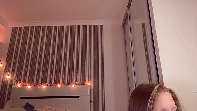 Awwwrora online show from 11/12/25, 01:26