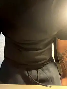 Snapshot of El_Titan1998 chatting on 01/10/26, 10:49 El Titan1998 online show from 01/10/26, 10:49