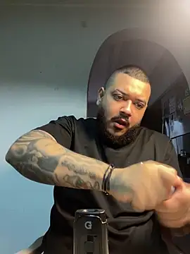 Snapshot of El_Titan1998 chatting on 12/21/25, 12:07 El Titan1998 online show from 12/21/25, 12:07