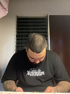 Snapshot of El_Titan1998 chatting on 02/23/26, 11:49 El Titan1998 online show from 02/23/26, 11:49