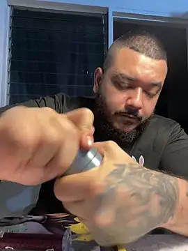 Snapshot of El_Titan1998 chatting on 02/15/26, 12:22 El Titan1998 online show from 02/15/26, 12:22