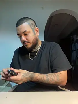 Snapshot of El_Titan1998 chatting on 12/20/25, 10:56 El Titan1998 online show from 12/20/25, 10:56