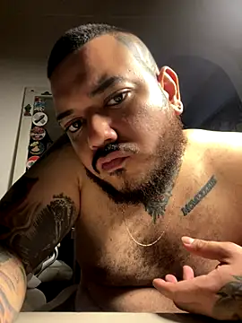 Snapshot of El_Titan1998 chatting on 12/19/25, 10:01 El Titan1998 online show from 12/19/25, 10:01