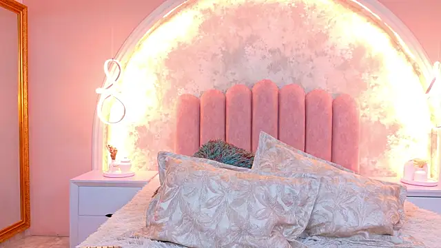 MiaLaurents online show from 04/12/26, 05:11