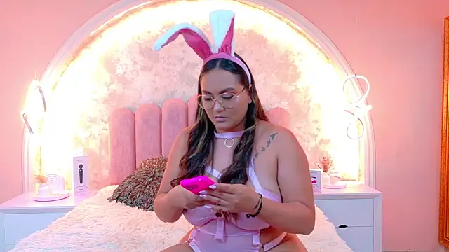 MiaLaurents online show from 11/19/25, 04:45