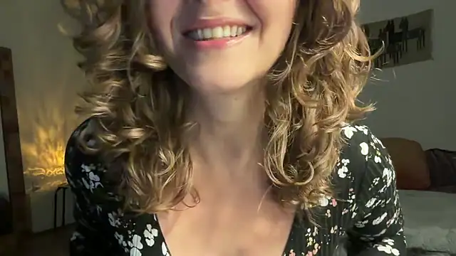 Snapshot of leahsparkles chatting on 10/18/25, 11:34 leahsparkles online show from 10/18/25, 11:34