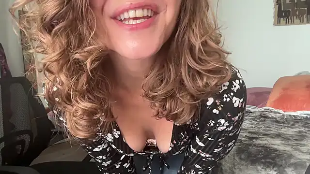 Snapshot of leahsparkles chatting on 11/11/25, 02:56 leahsparkles online show from 11/11/25, 02:56