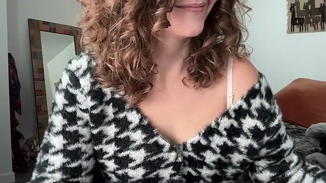 Snapshot of leahsparkles chatting on 11/24/25, 03:01 leahsparkles online show from 11/24/25, 03:01