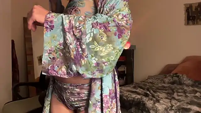 Snapshot of leahsparkles chatting on 10/28/25, 03:18 leahsparkles online show from 10/28/25, 03:18