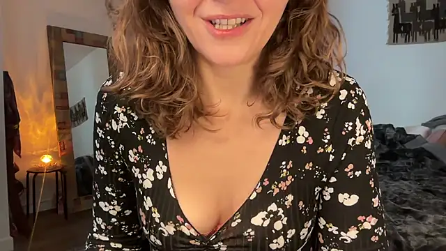 Snapshot of leahsparkles chatting on 12/03/25, 02:16 leahsparkles online show from 12/03/25, 02:16