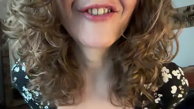 Snapshot of leahsparkles chatting on 11/09/25, 01:37 leahsparkles online show from 11/09/25, 01:37