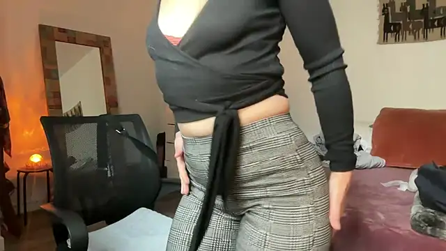 Snapshot of leahsparkles chatting on 12/01/25, 02:18 leahsparkles online show from 12/01/25, 02:18