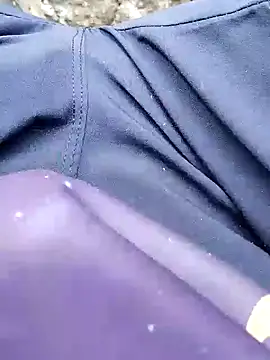 Snapshot of Guru2 chatting on 01/06/25, 08:35 Guru2 online show from 01/06/25, 08:35