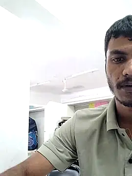 Snapshot of Guru2 chatting on 10/15/25, 08:55 Guru2 online show from 10/15/25, 08:55