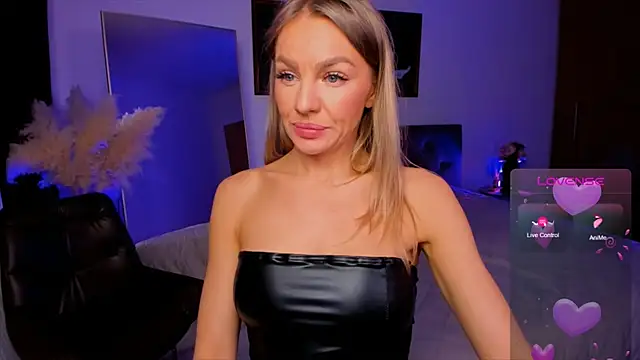 Snapshot of Oliva_Candy chatting on 01/18/26, 09:40 Oliva Candy online show from 01/18/26, 09:40