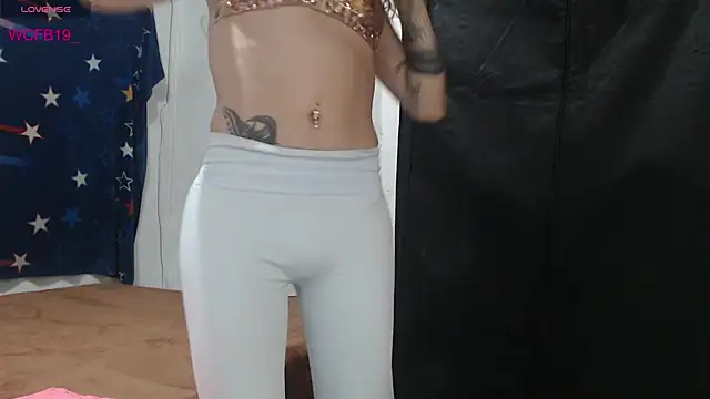 NaughtyBarbie19 online show from 10/22/25, 11:03