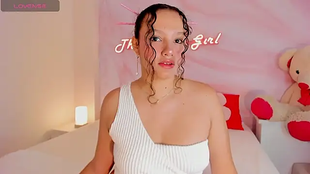 Snapshot of LucyLovelyy chatting on 09/15/25, 06:52 LucyLovelyy online show from 09/15/25, 06:52
