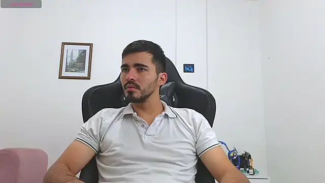 Massimoo 07 online show from 10/31/25, 07:54