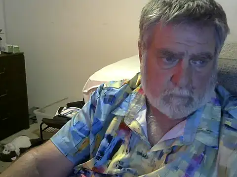 Snapshot of viejo_oso chatting on 09/20/25, 02:27 viejo oso online show from 09/20/25, 02:27