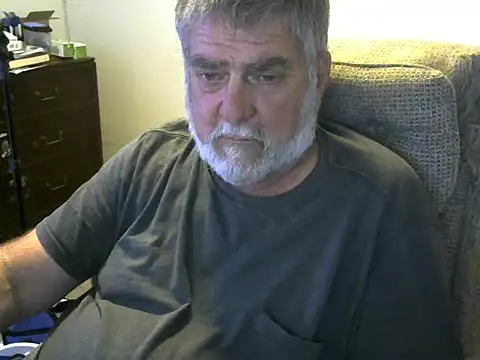 Snapshot of viejo_oso chatting on 09/15/25, 04:02 viejo oso online show from 09/15/25, 04:02