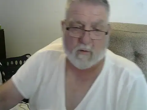 Snapshot of viejo_oso chatting on 10/04/25, 10:00 viejo oso online show from 10/04/25, 10:00