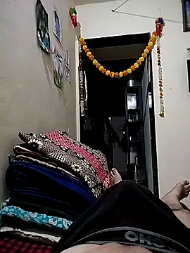 hot punekar online show from 10/30/25, 05:43