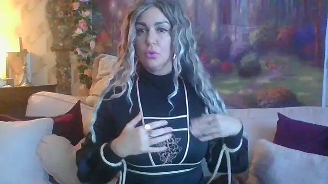 Snapshot of BELLAMORGANE1 chatting on 12/23/24, 03:11 BELLAMORGANE1 online show from 12/23/24, 03:11