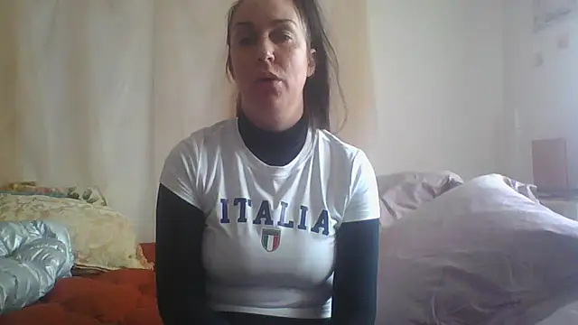 Snapshot of BELLAMORGANE1 chatting on 02/01/25, 11:42 BELLAMORGANE1 online show from 02/01/25, 11:42