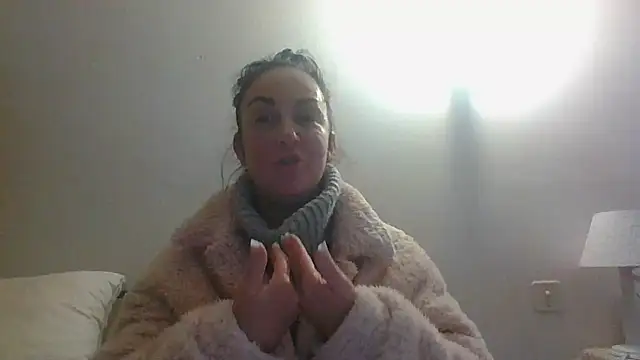 Snapshot of BELLAMORGANE1 chatting on 01/01/25, 04:50 BELLAMORGANE1 online show from 01/01/25, 04:50