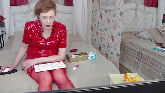 Snapshot of SilviaHart chatting on 02/14/25, 05:30 SilviaHart online show from 02/14/25, 05:30
