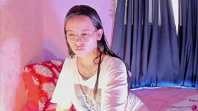 Snapshot of NattSumi chatting on 11/22/25, 01:21 NattSumi online show from 11/22/25, 01:21