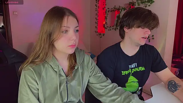 RobertAndLinela online show from 04/28/26, 01:26