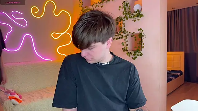 RobertAndLinela online show from 09/28/25, 03:24