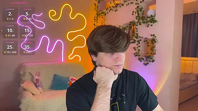 RobertAndLinela online show from 11/18/25, 05:16