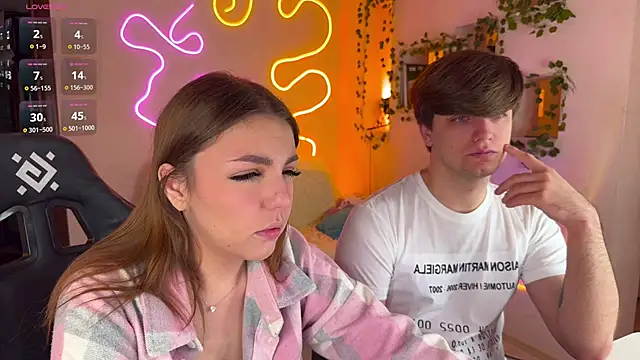 RobertAndLinela online show from 10/21/25, 01:43