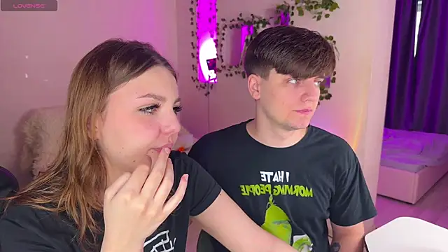 RobertAndLinela online show from 12/20/25, 10:07