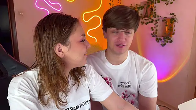 RobertAndLinela online show from 10/10/25, 02:23