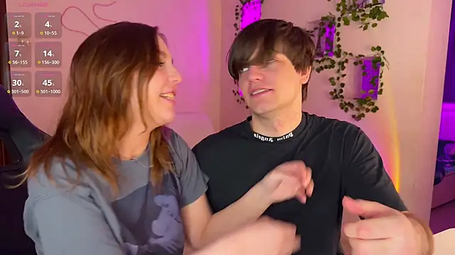 RobertAndLinela online show from 11/29/25, 02:34