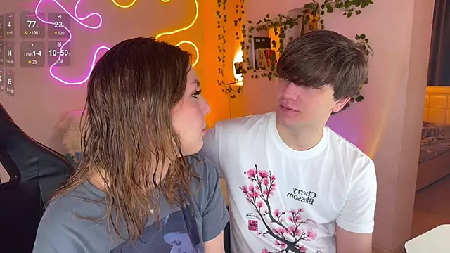 RobertAndLinela online show from 11/04/25, 02:10