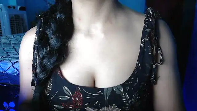 Snapshot of Somiya87 chatting on 04/29/26, 07:53 Somiya87 online show from 04/29/26, 07:53