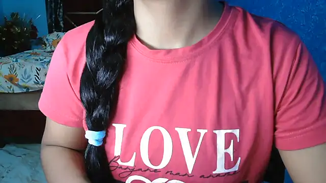 Snapshot of Somiya87 chatting on 07/19/26, 06:48 Somiya87 online show from 07/19/26, 06:48