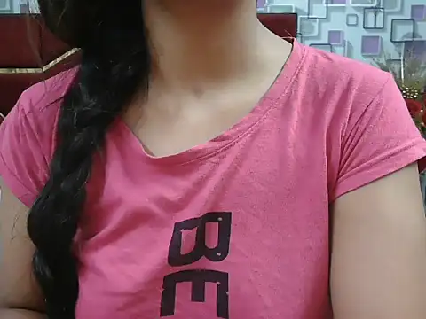 Snapshot of Somiya87 chatting on 09/14/25, 01:17 Somiya87 online show from 09/14/25, 01:17