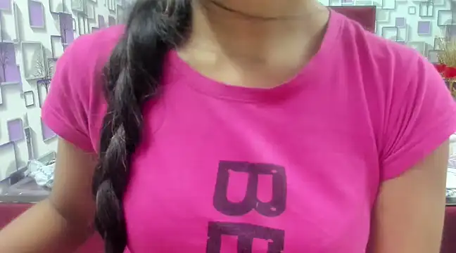 Snapshot of Somiya87 chatting on 03/19/25, 06:44 Somiya87 online show from 03/19/25, 06:44
