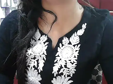 Snapshot of Somiya87 chatting on 12/13/25, 08:04 Somiya87 online show from 12/13/25, 08:04