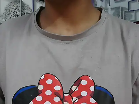 Snapshot of Somiya87 chatting on 12/05/25, 06:06 Somiya87 online show from 12/05/25, 06:06