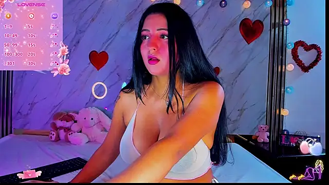 Snapshot of Lana_Parker_01 chatting on 06/19/26, 03:34 Lana Parker 01 online show from 06/19/26, 03:34