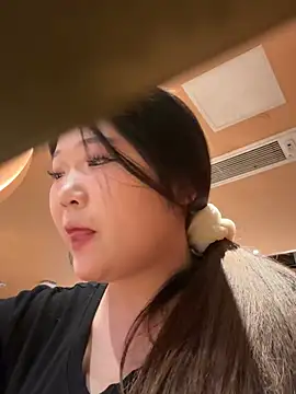 Snapshot of Happyou2 chatting on 02/22/25, 10:07 Happyou2 online show from 02/22/25, 10:07